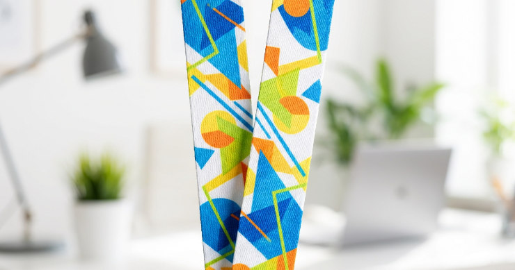 幾何学模様がきれいにプリントされた平織ストラップ